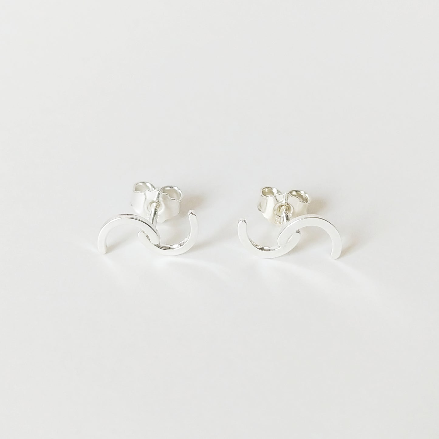 Sadie | S-shaped ear studs