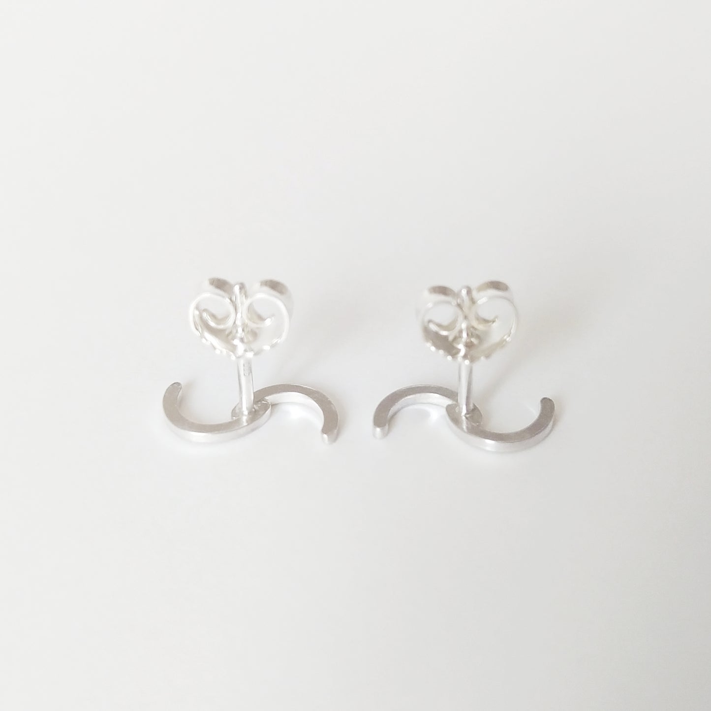 Sadie | S-shaped ear studs