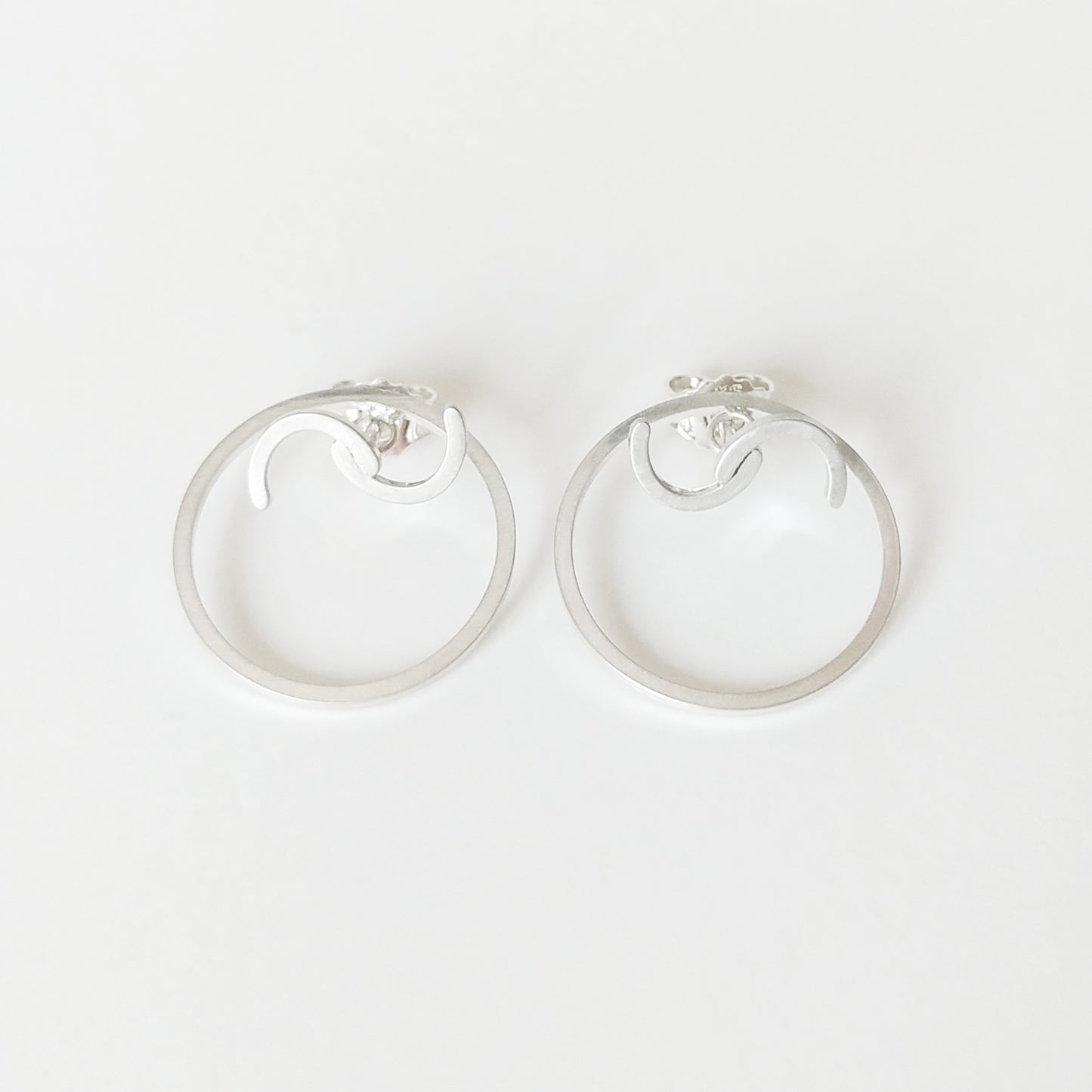 Sadie | S-shaped ear studs