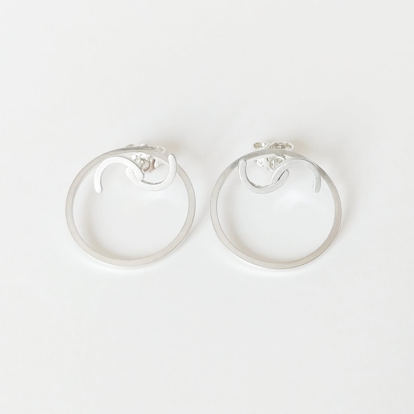 Golden Sadie | S-shaped ear studs