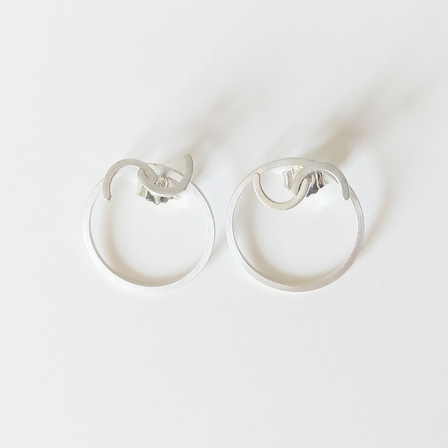 Sadie | S-shaped ear studs