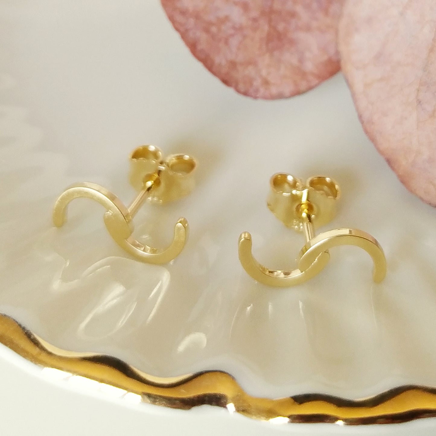 Sadie | S-shaped ear studs