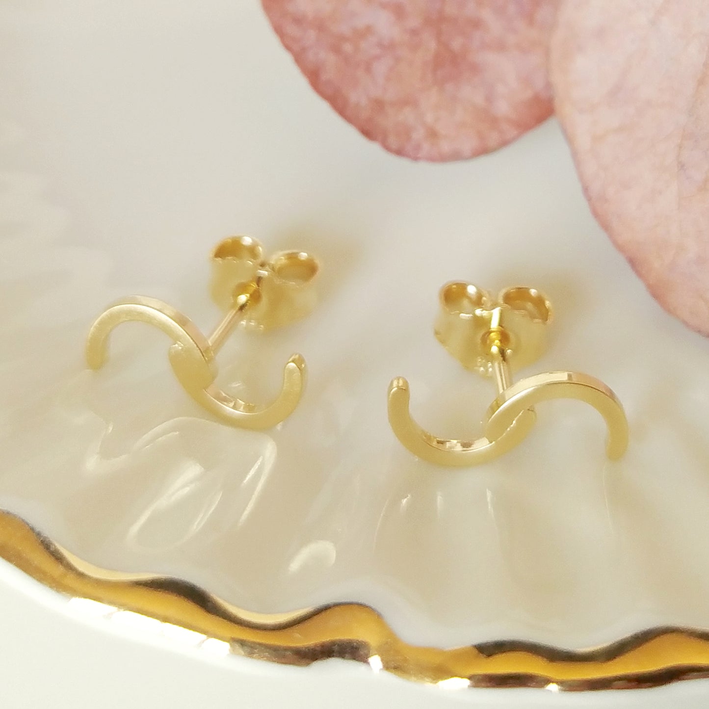 Golden Sadie | S-shaped ear studs