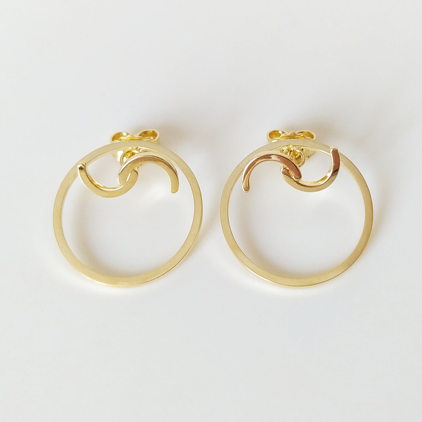 Golden Sadie | S-shaped ear studs