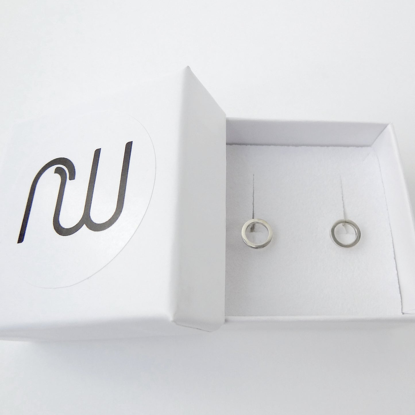 Dina | small circle ear studs