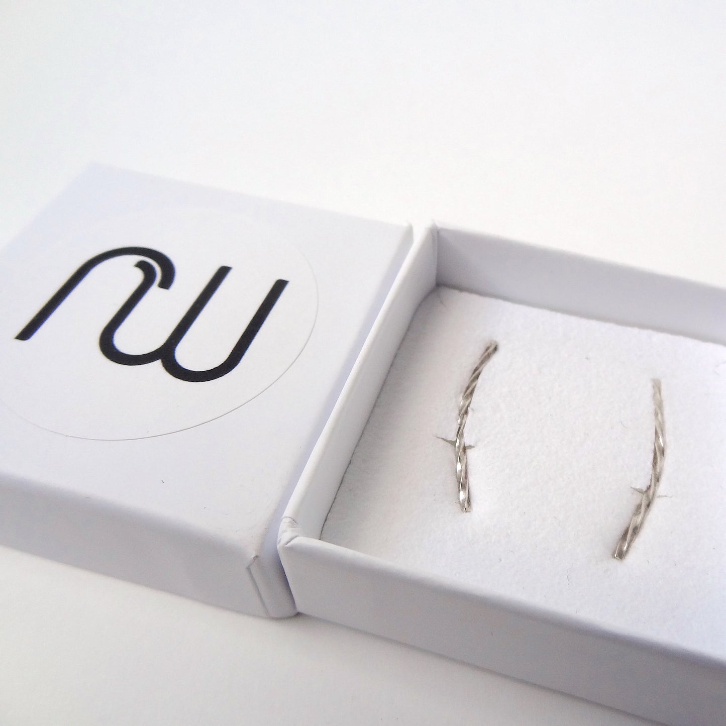 Jonie | dainty twisted ear climber