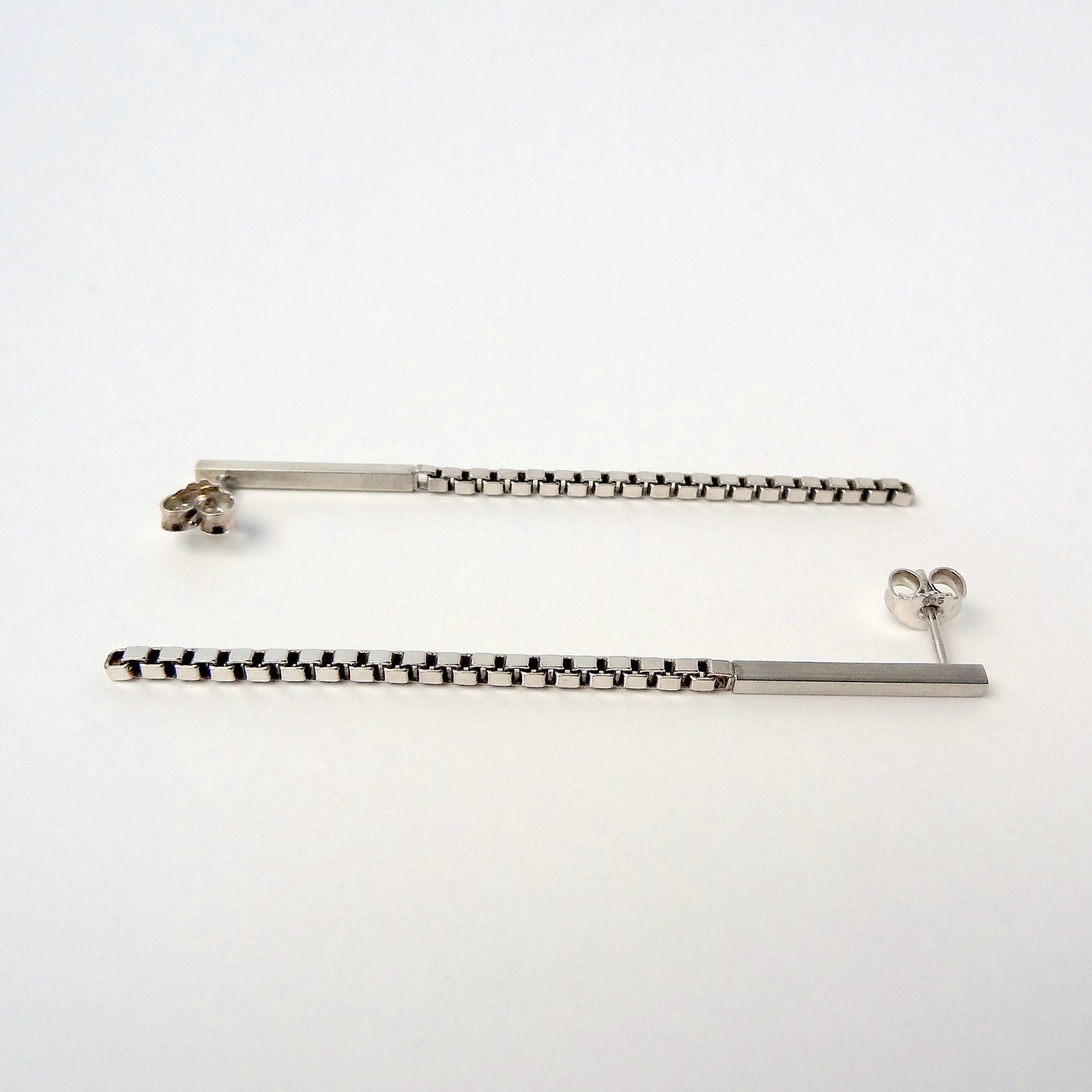 Teda | line and chain earrings