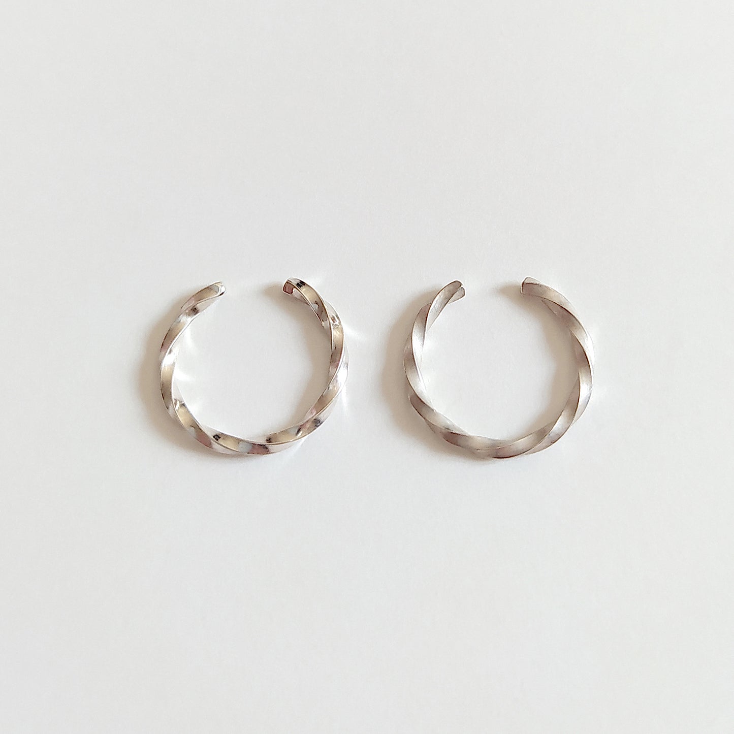 Maya | tiny twisted ear cuff