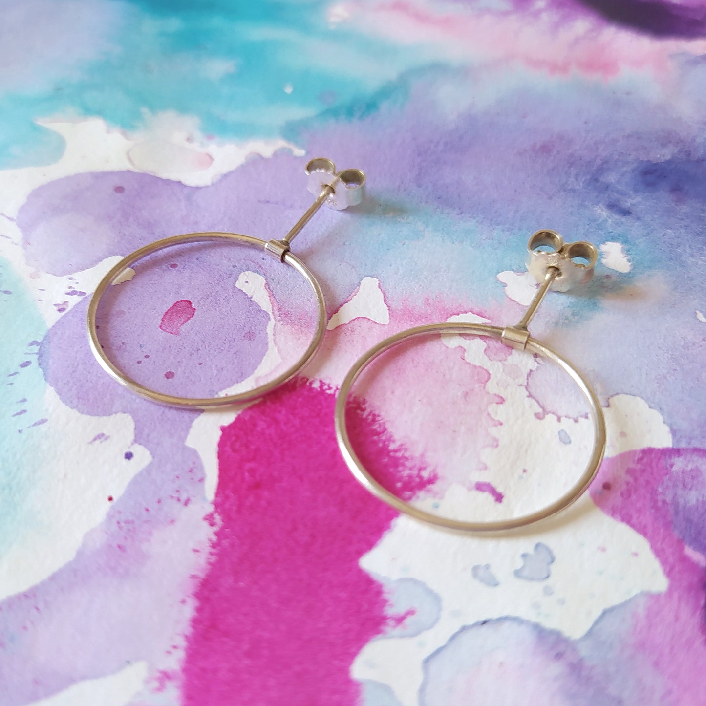 Esben | hanging circle ear studs