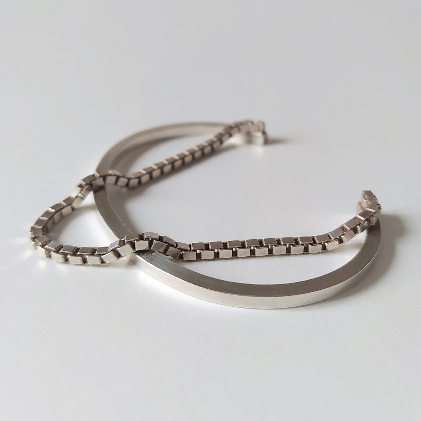 Vala | cuff bracelet with chain