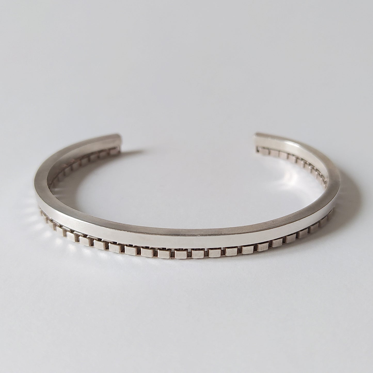 Vala | cuff bracelet with chain
