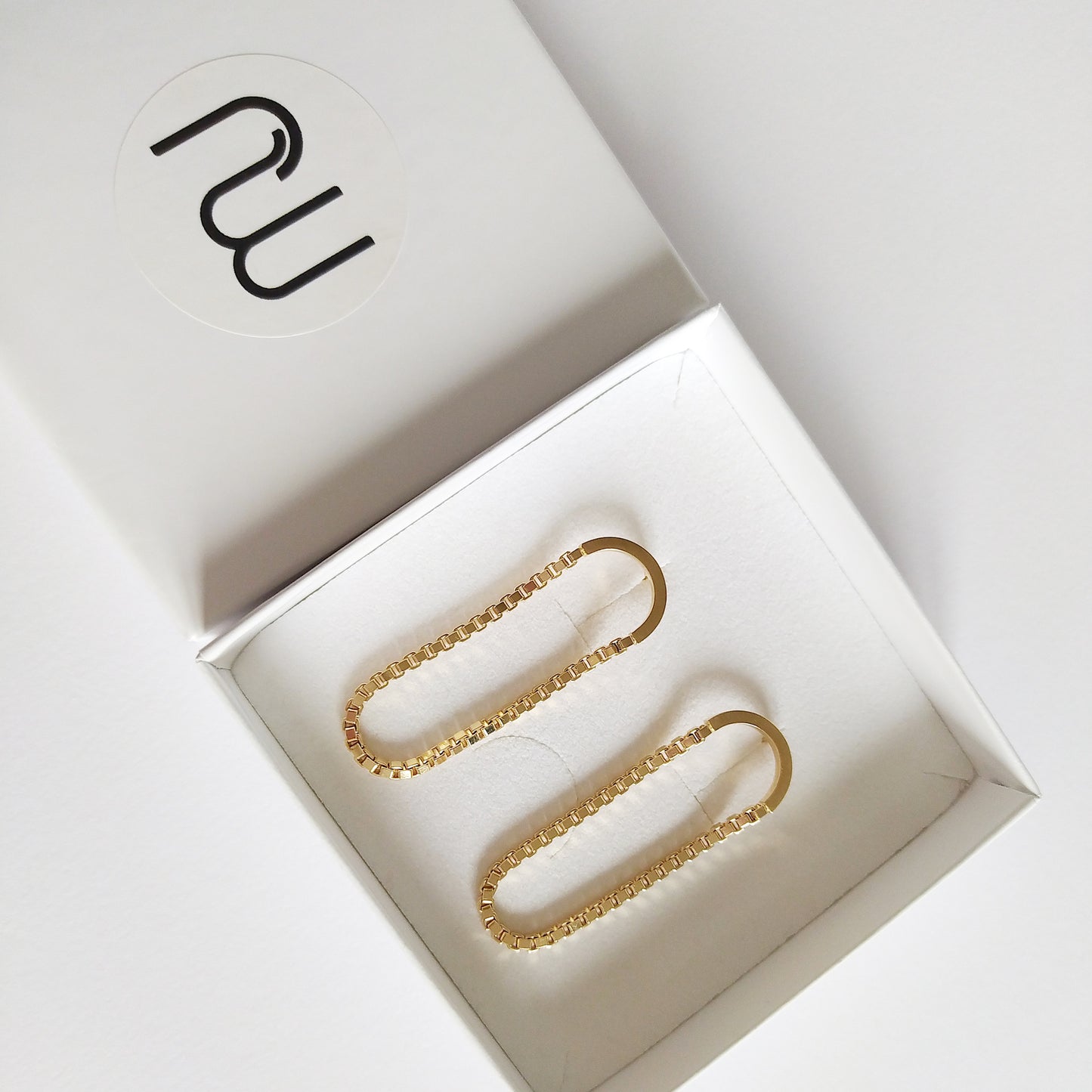Edda | golden earrings with hanging chain