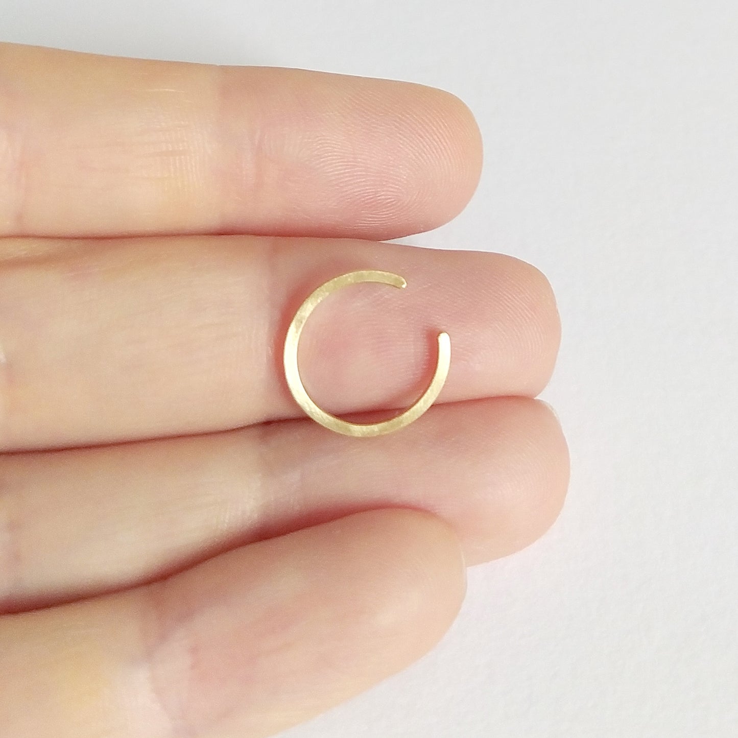 Lilly | golden mini ear cuff