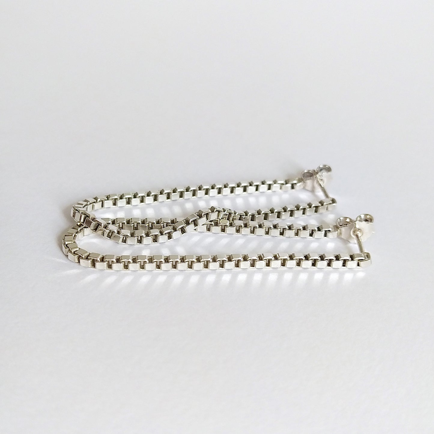 Fleja | hanging chain loop earrings