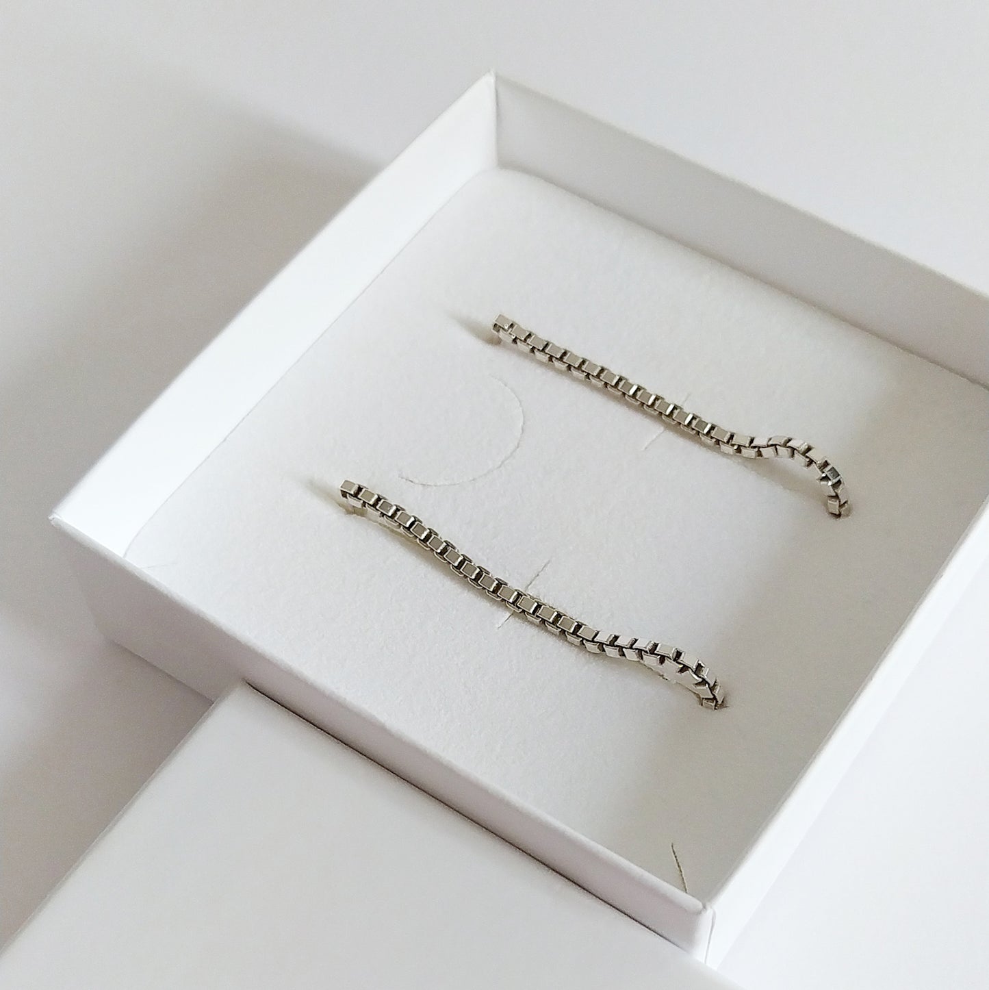 Fleja | hanging chain loop earrings