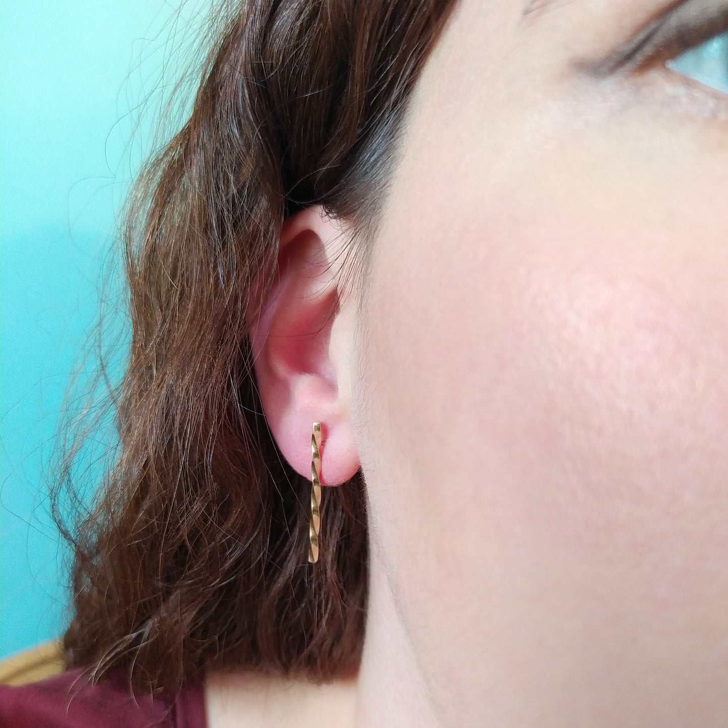 Adeja | golden twisted bar stud earrings