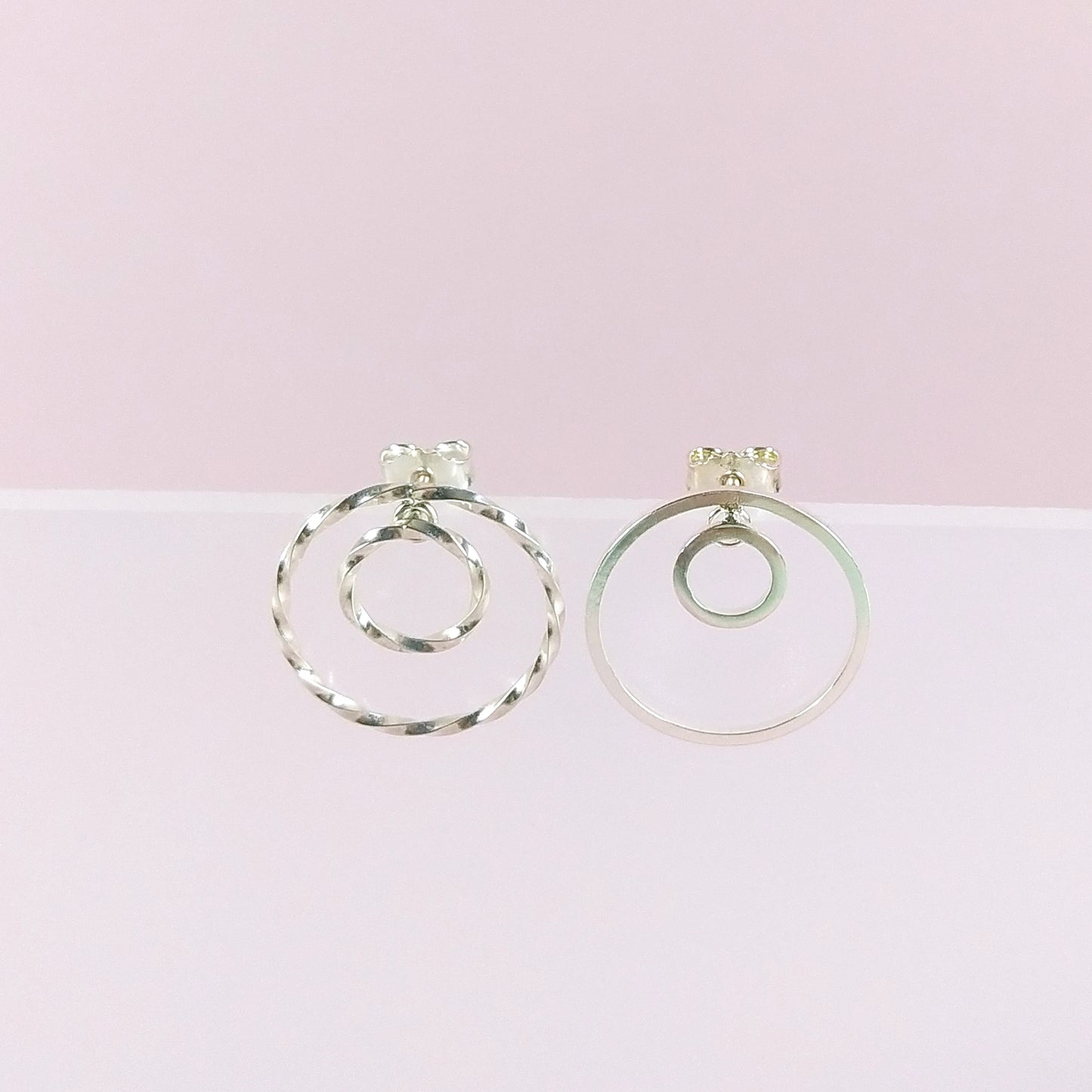 Riley | twisted golden double circle ear studs