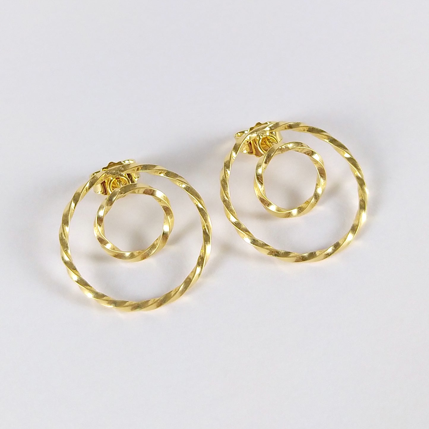 Riley | twisted golden double circle ear studs
