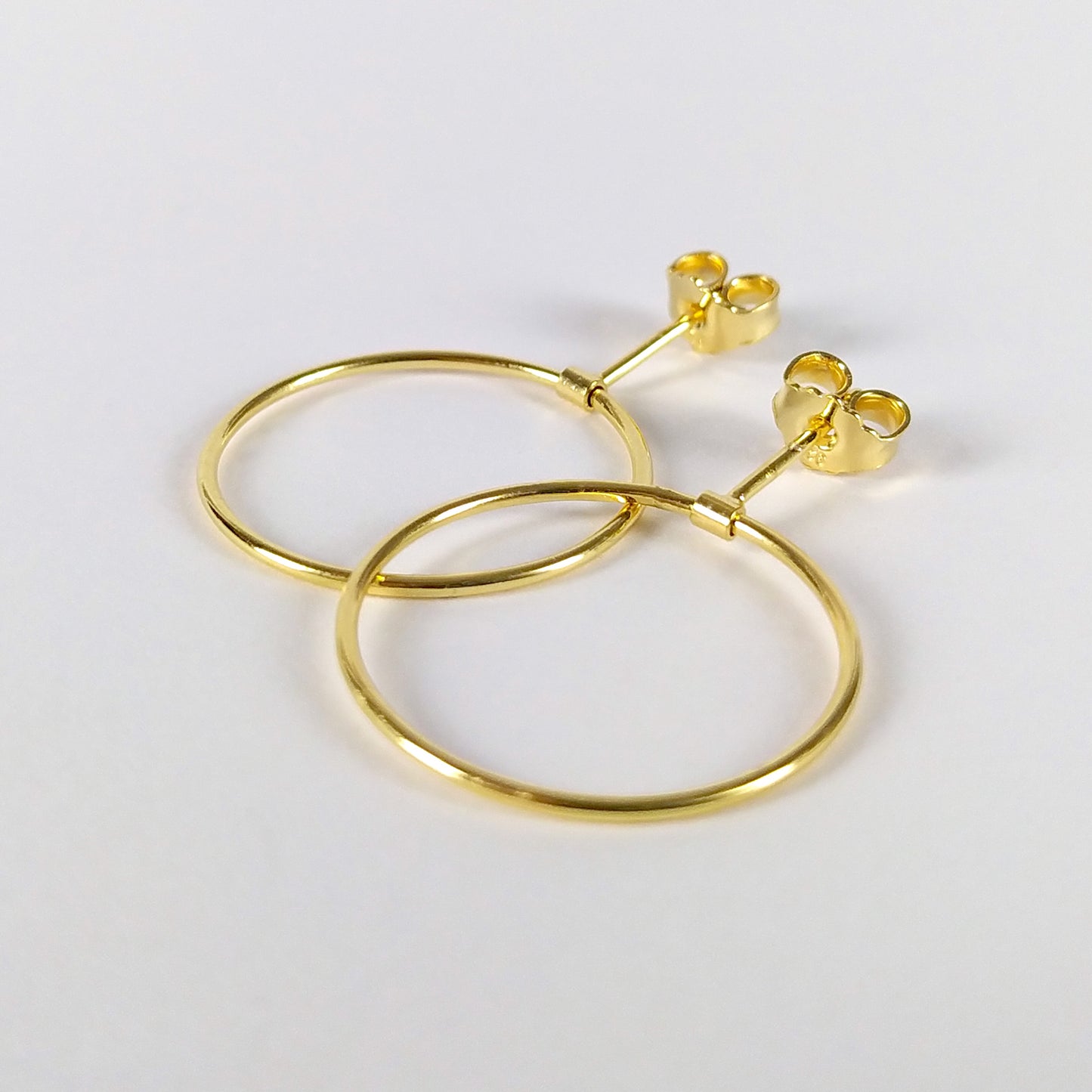 Esben | golden hanging circle ear studs