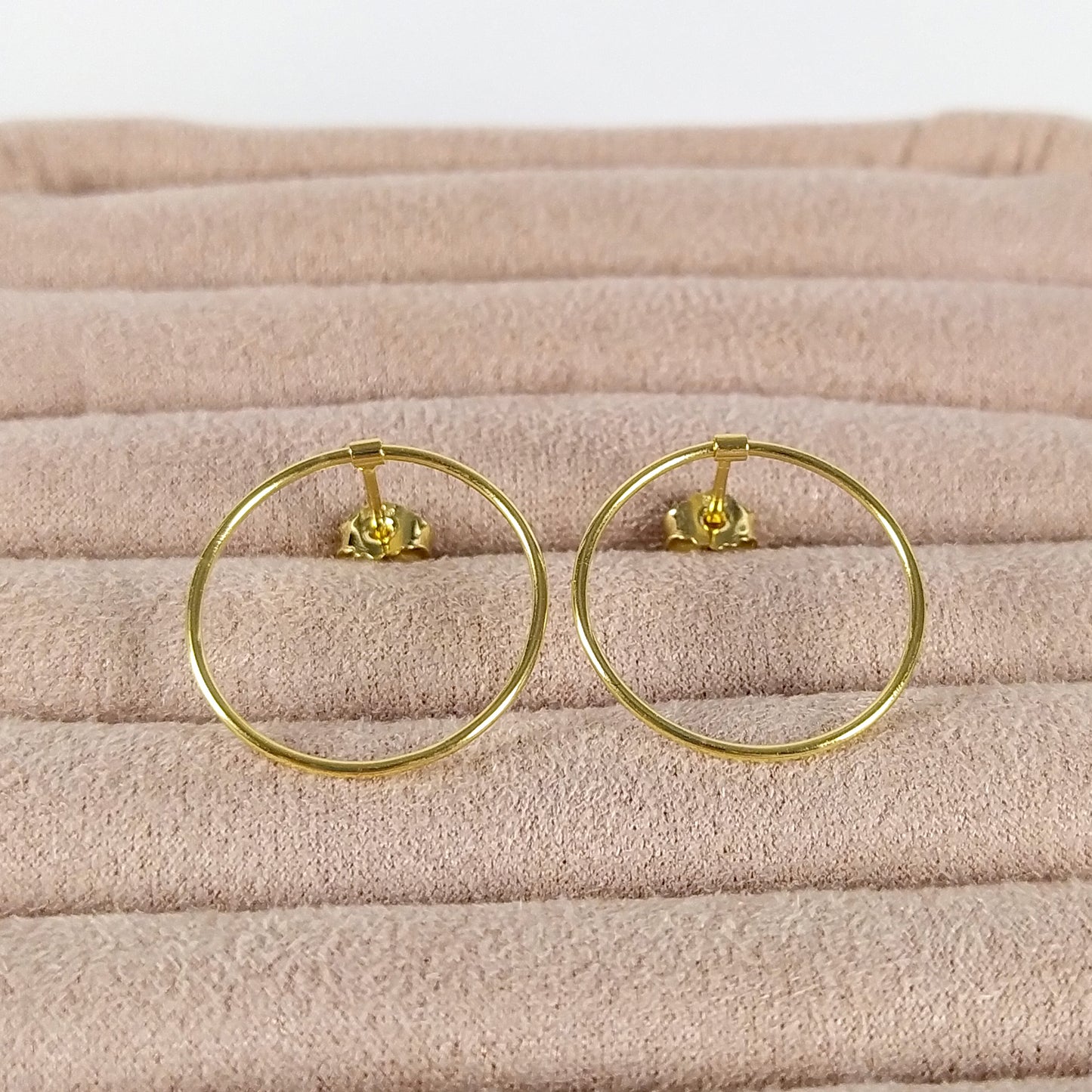 Esben | golden hanging circle ear studs