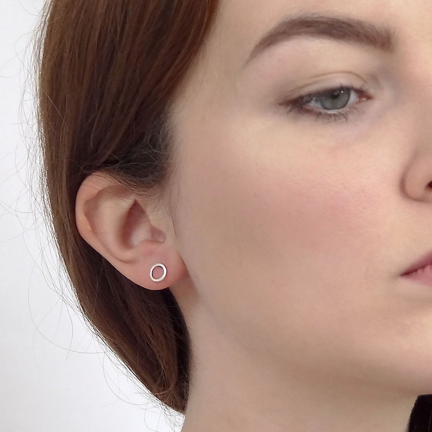 Dina | small circle ear studs
