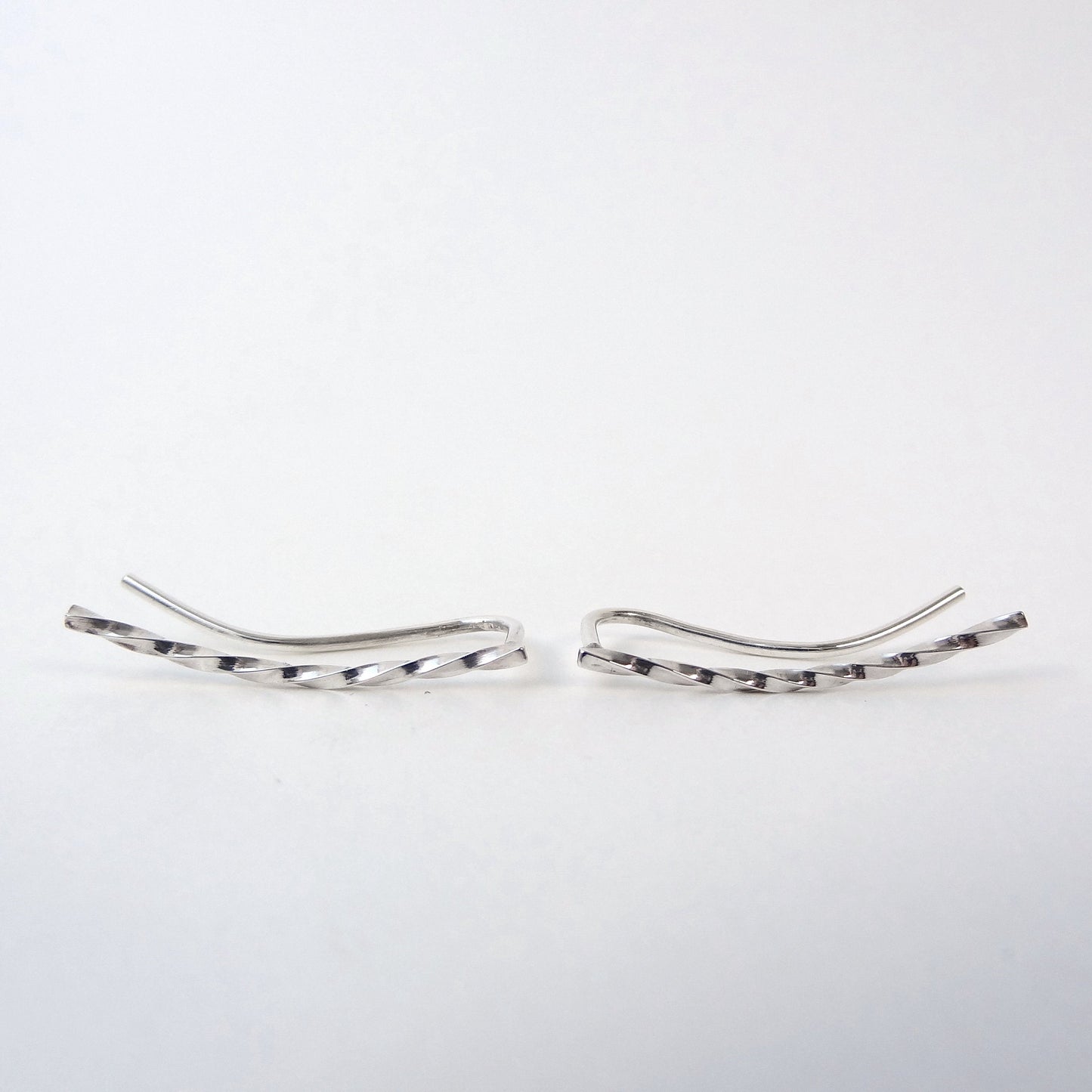 Jonie | dainty twisted ear climber