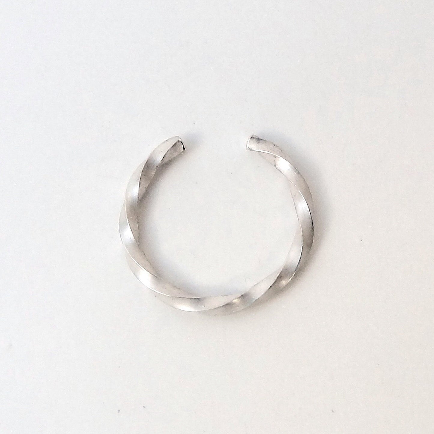 Maya | tiny twisted ear cuff