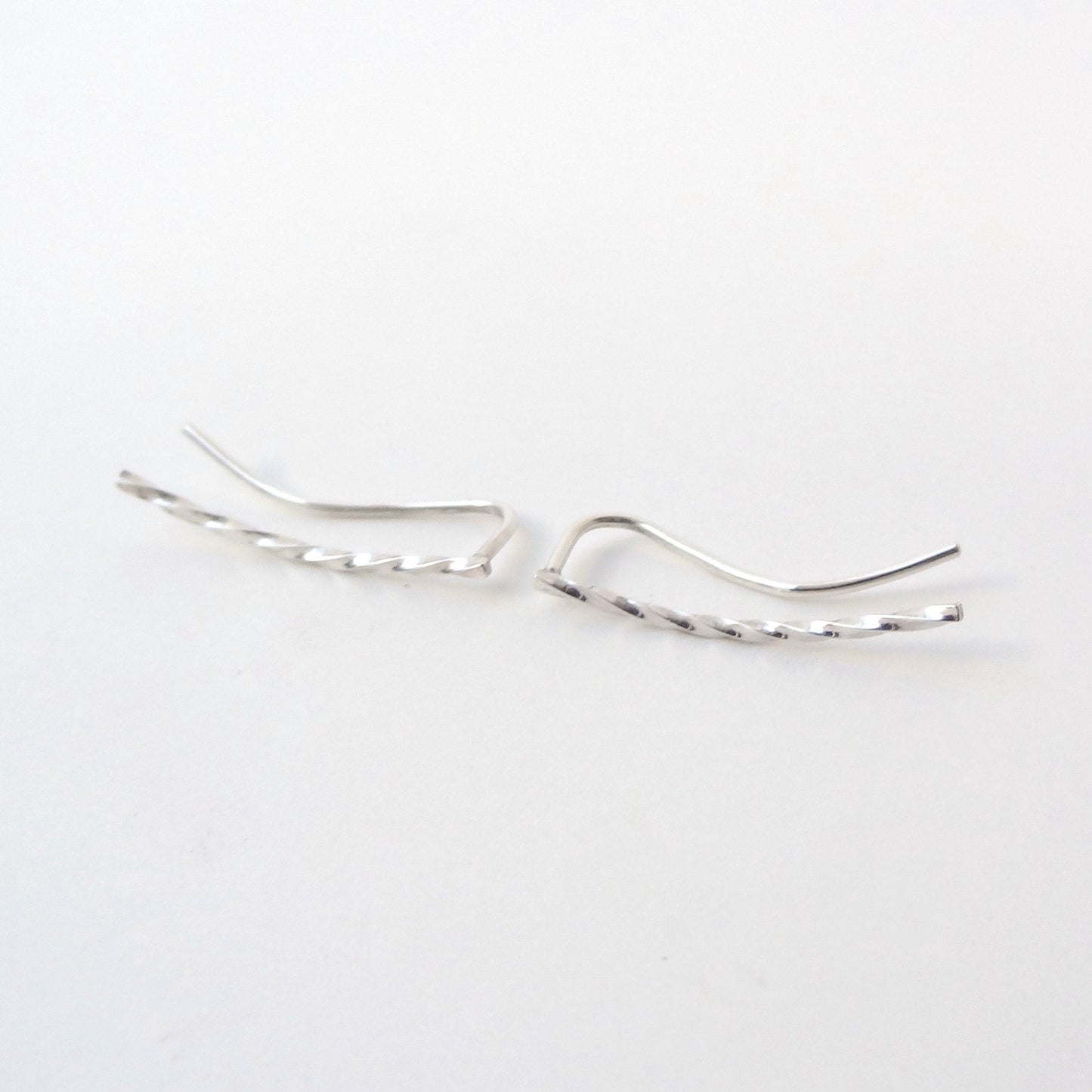 Jonie | dainty twisted ear climber