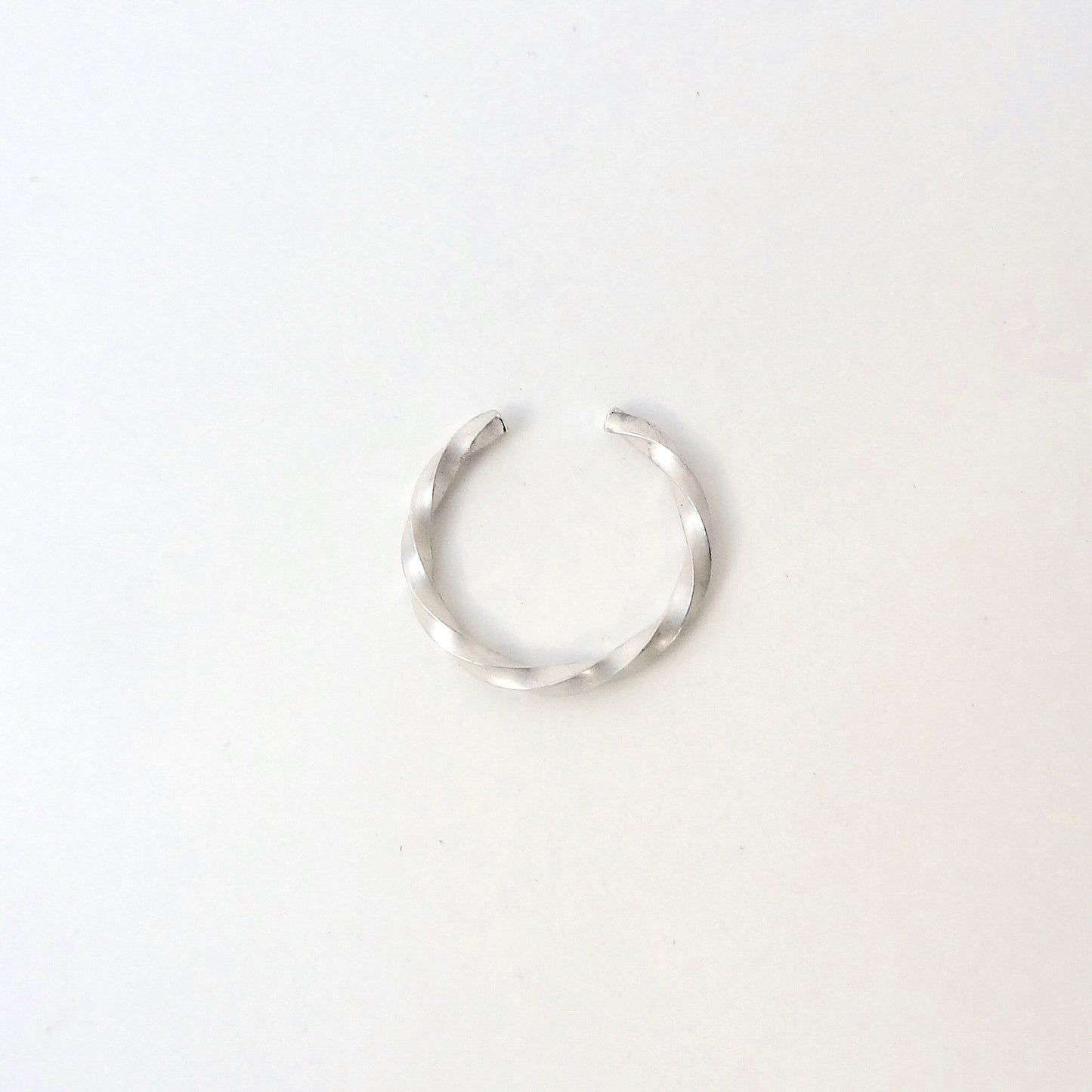 Maya | tiny twisted ear cuff