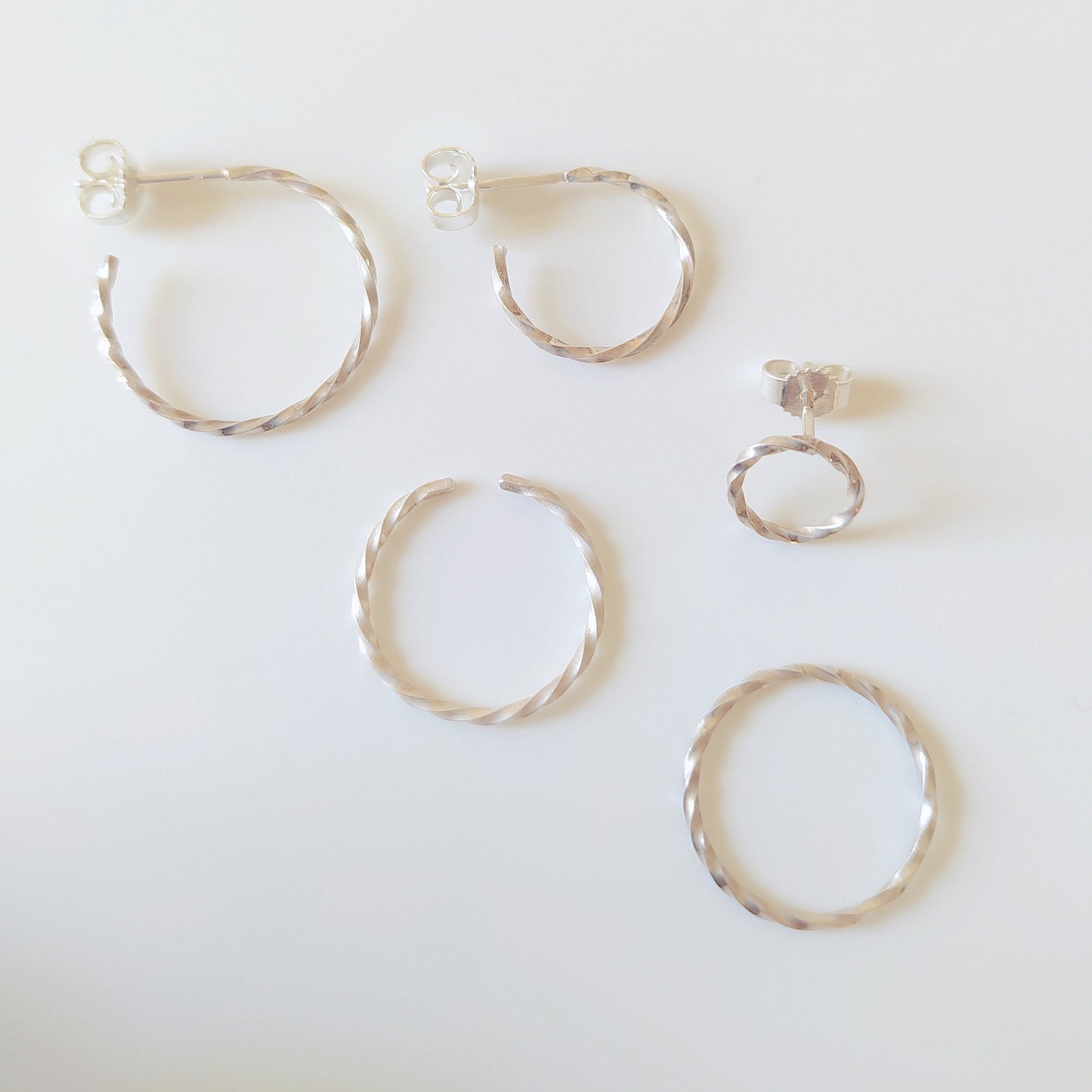 Reese | twisted circle ear studs