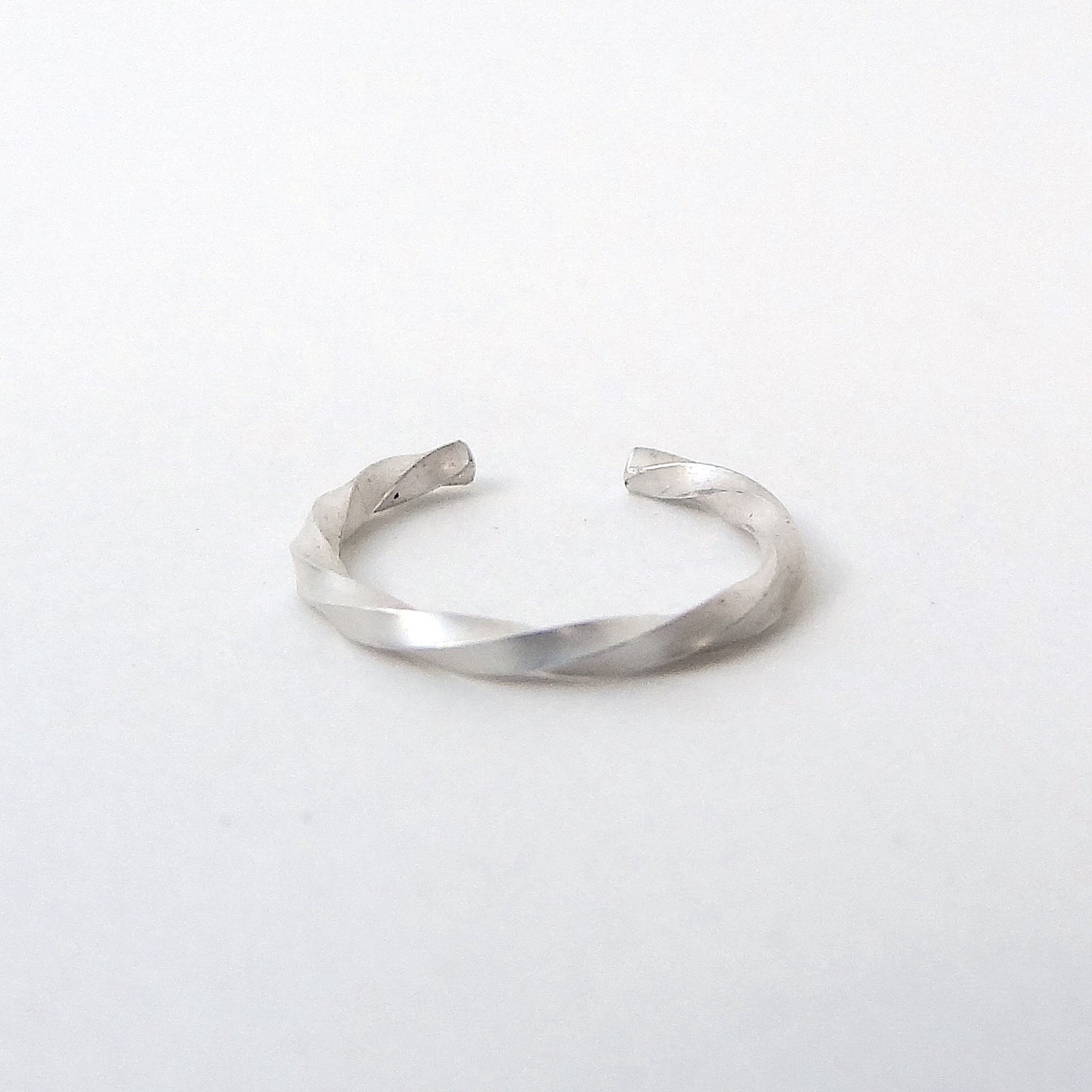 Maya | tiny twisted ear cuff
