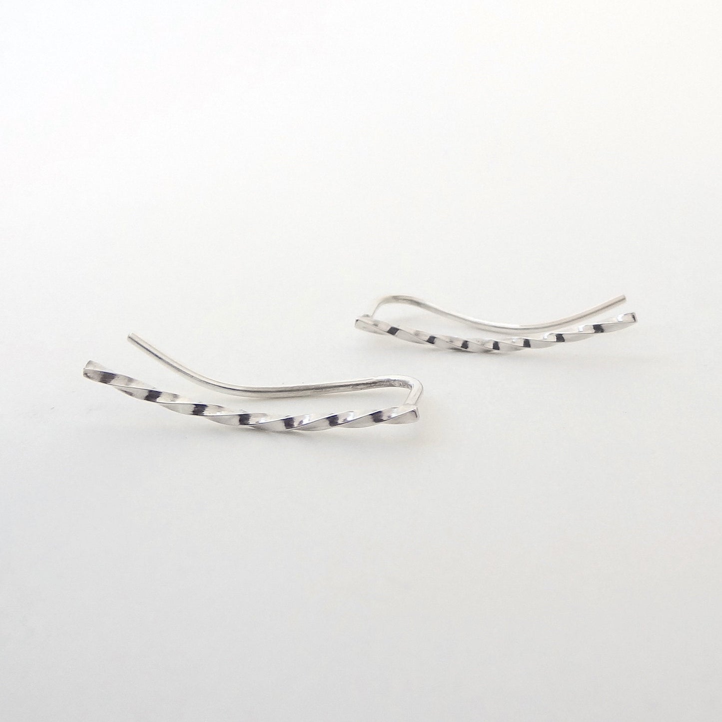 Jonie | dainty twisted ear climber