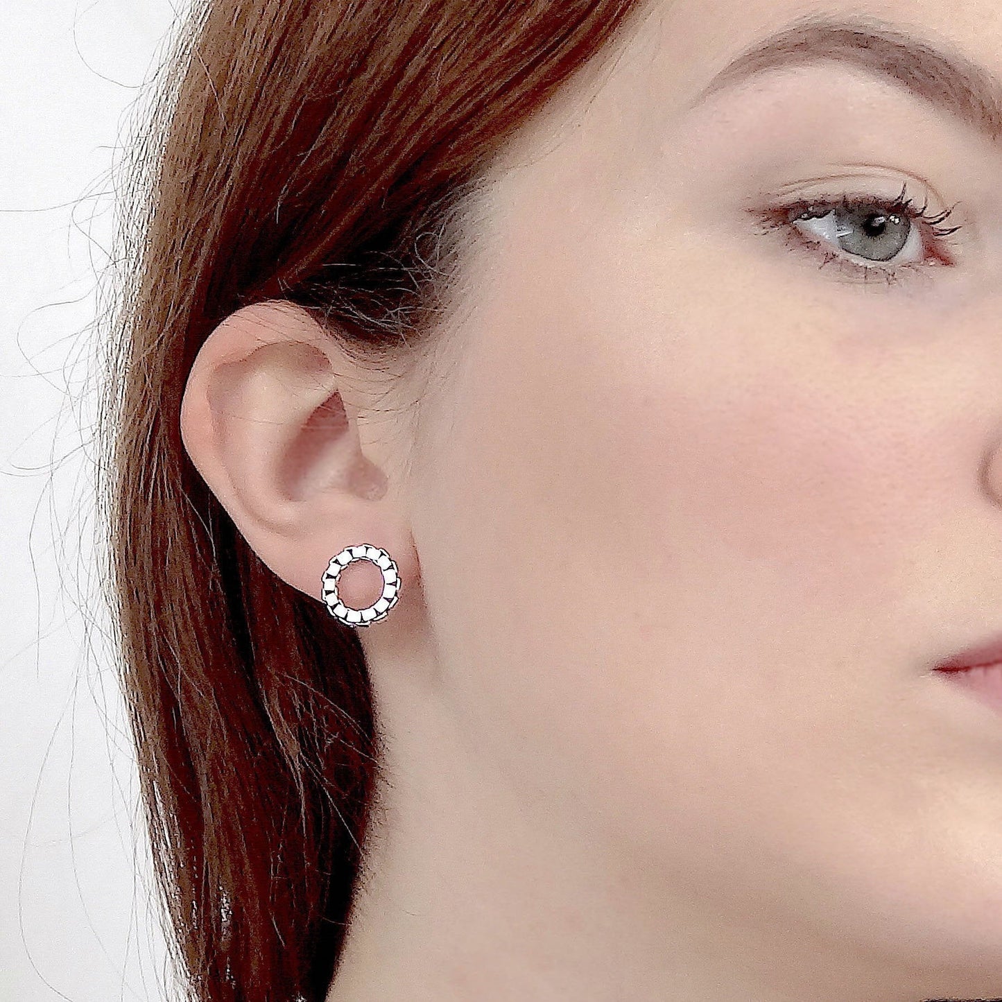Alva | box chain circle ear studs