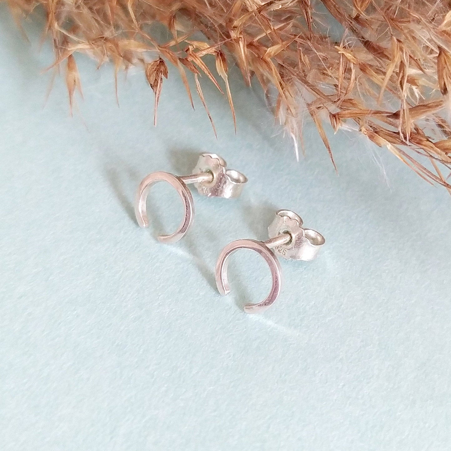 Milly | mini circle ear studs