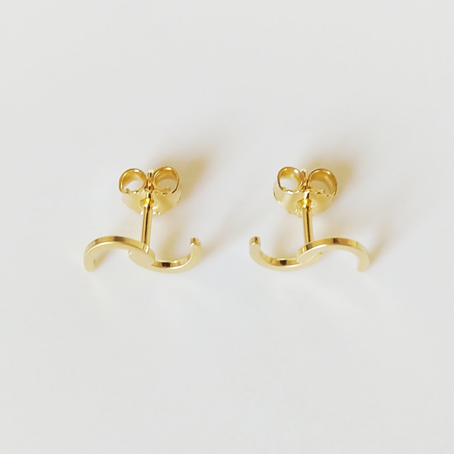 Golden Sadie | S-shaped ear studs