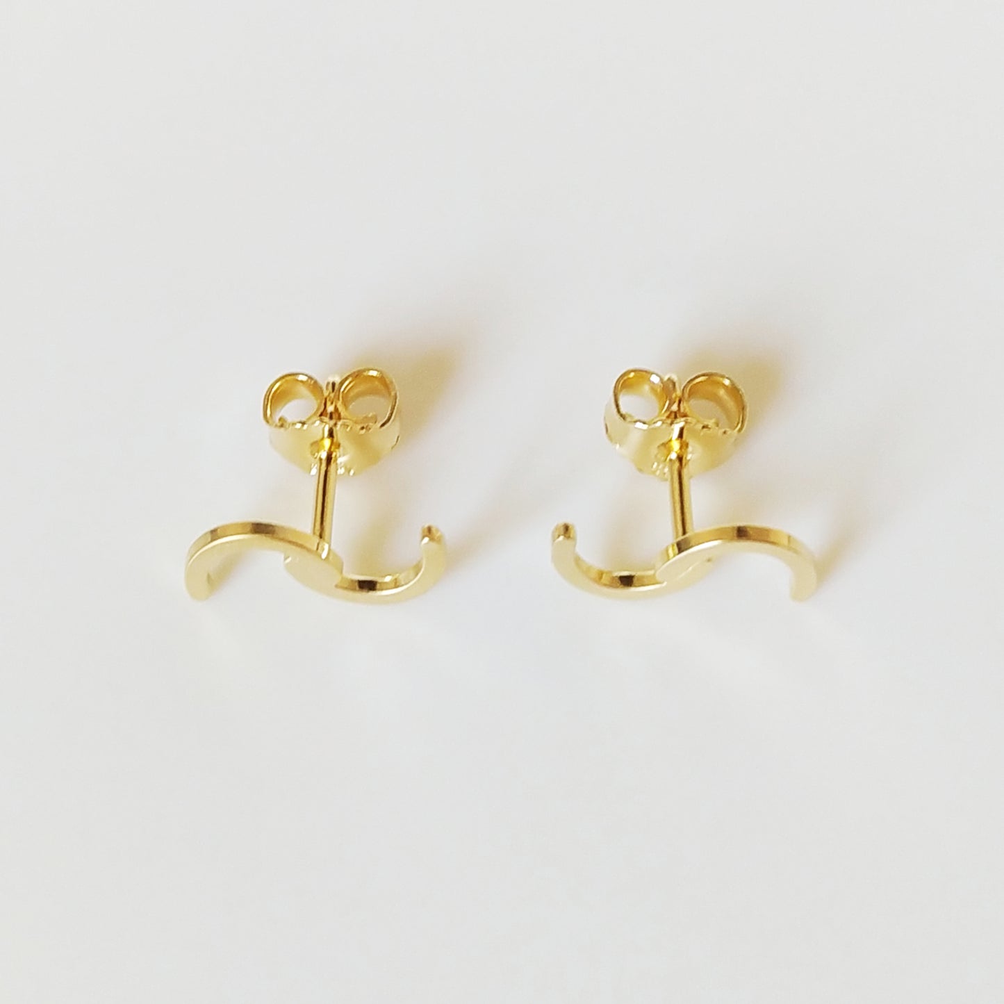 Sadie | golden S-shaped ear studs