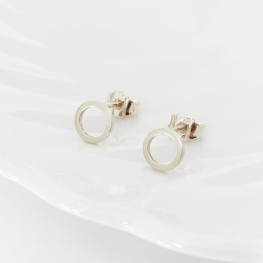 Dina | small circle ear studs