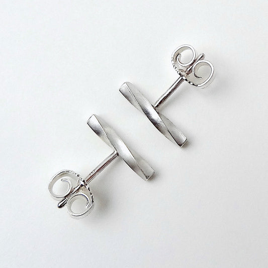 Adina | twisted bar stud earrings