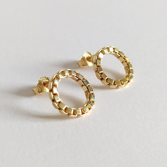 Alva | golden box chain circle ear studs