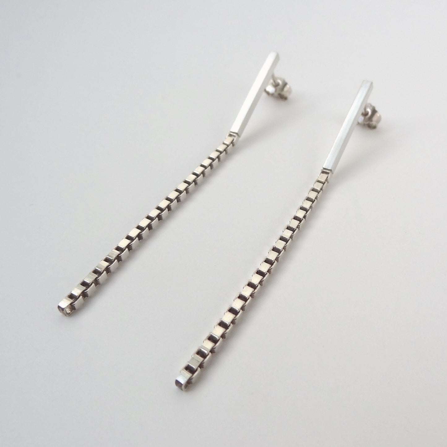Teda | line and chain earrings
