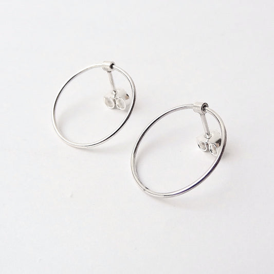 Esben | hanging circle ear studs