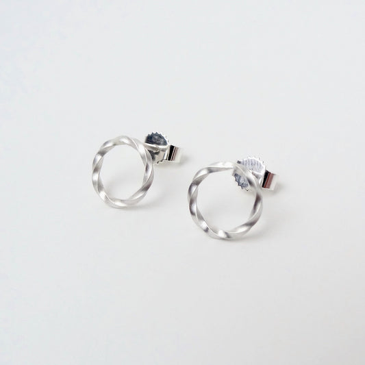Reese | twisted circle ear studs