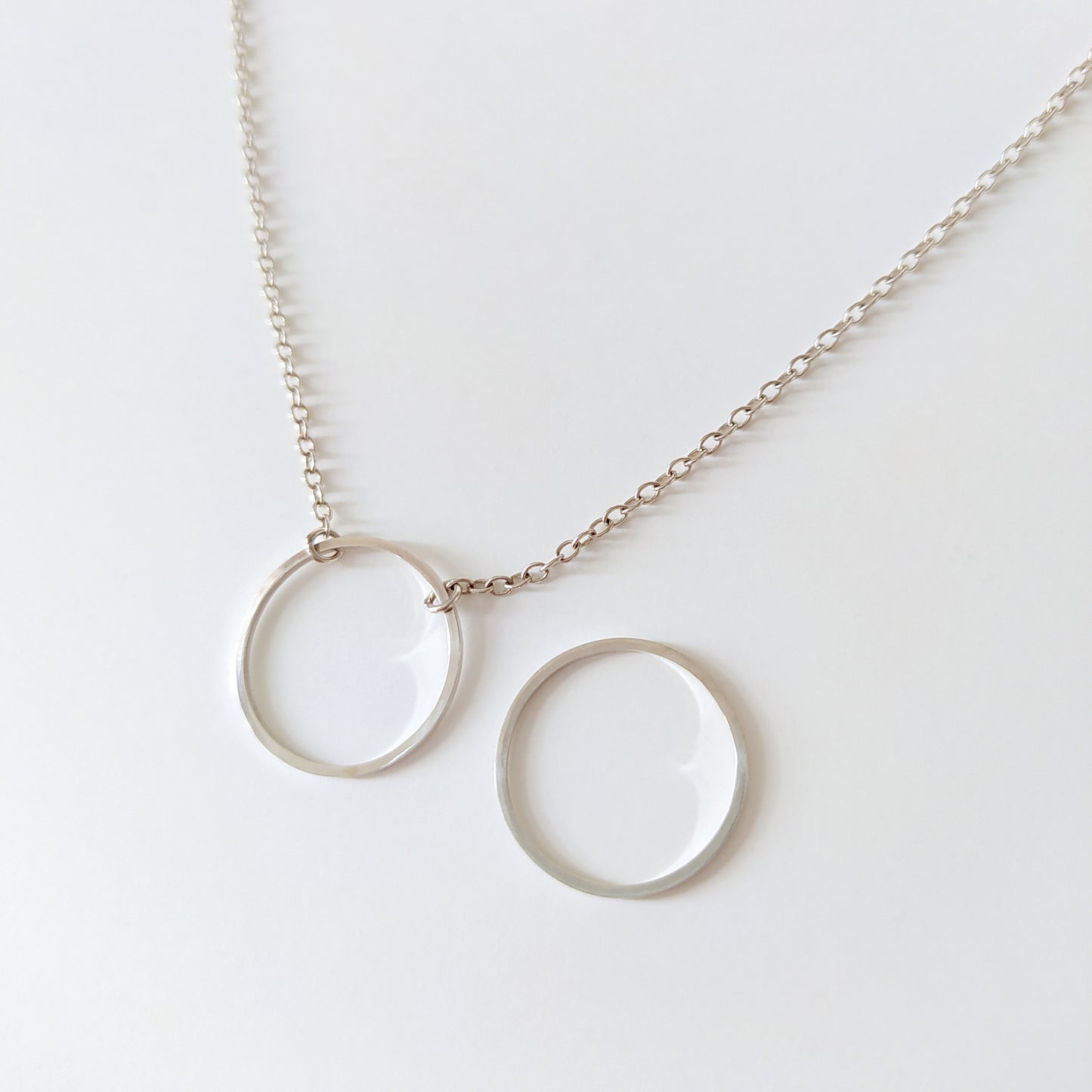 Runa | dainty silver chain with circle pendant