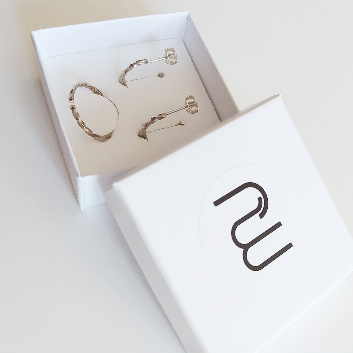 Mira I big twisted earcuff