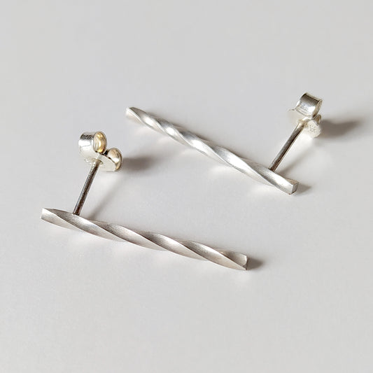 Adeja | longer twisted bar stud earrings