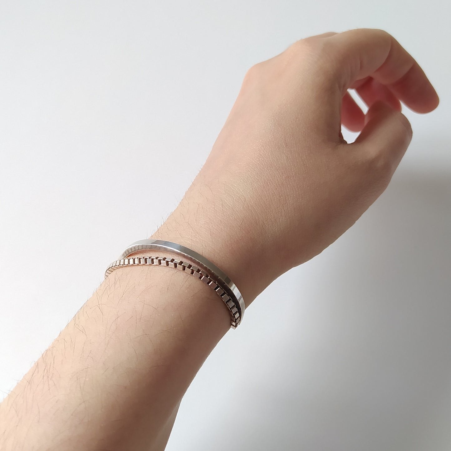 Vala | cuff bracelet with chain