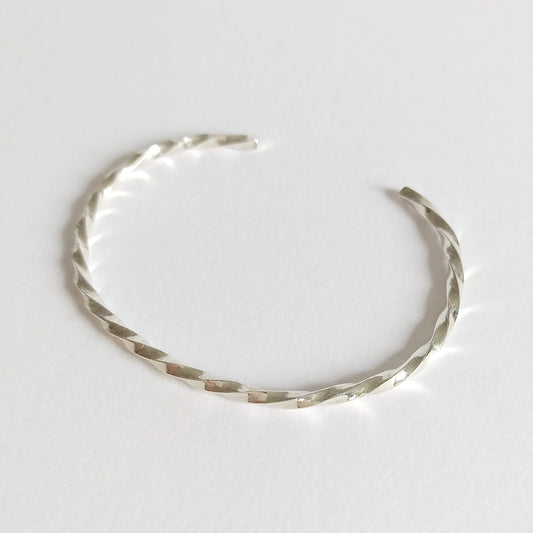 Amery | twisted cuff bracelet