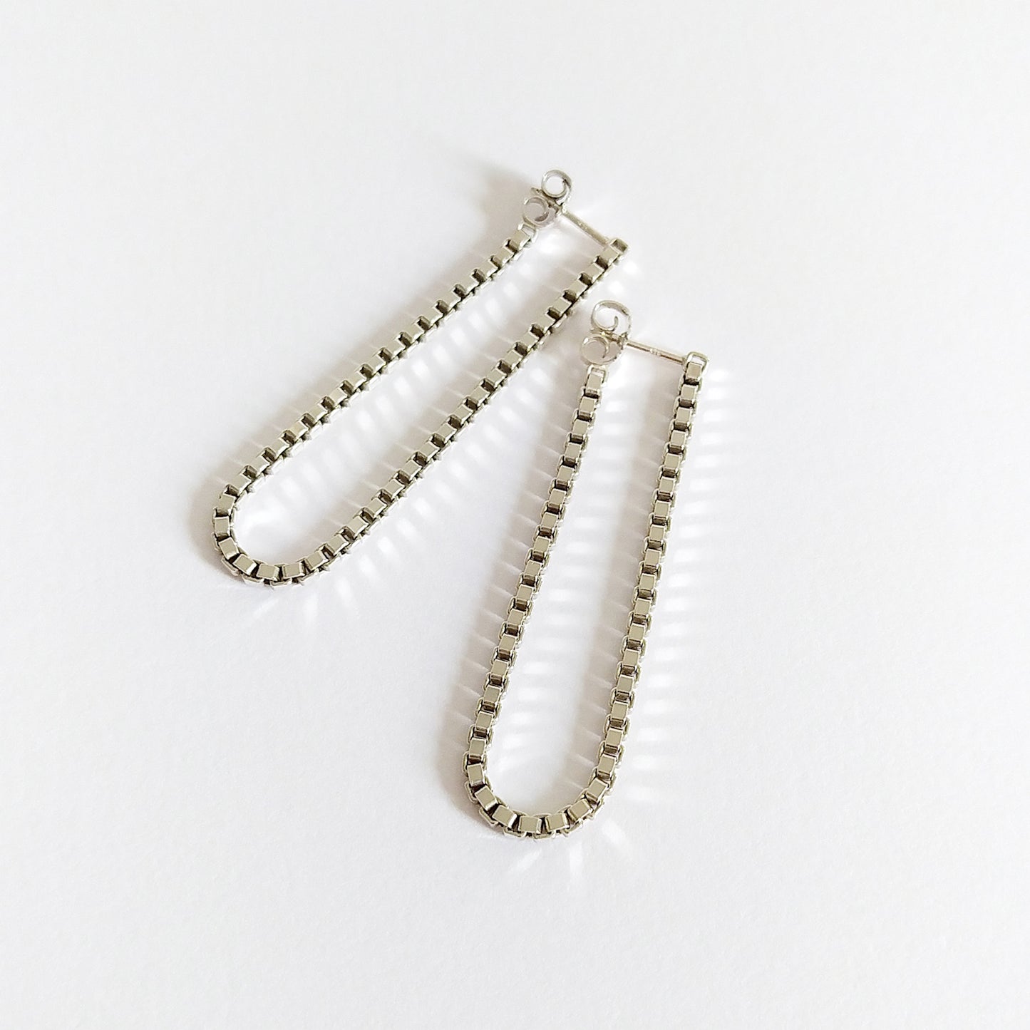 Fleja | hanging chain loop earrings