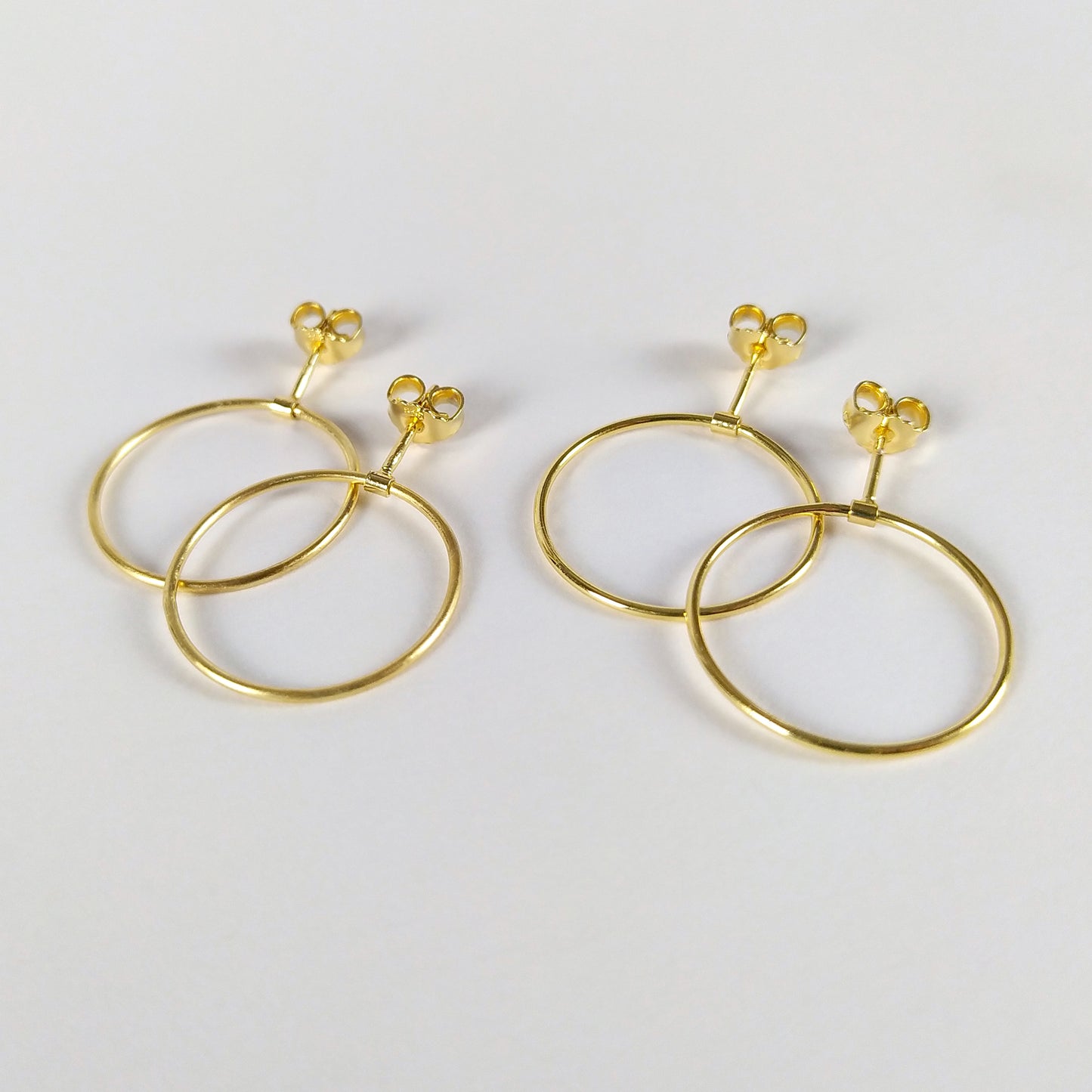 Esben | golden hanging circle ear studs