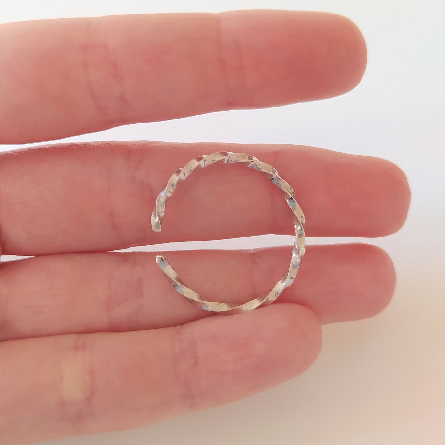 Mira I big twisted earcuff
